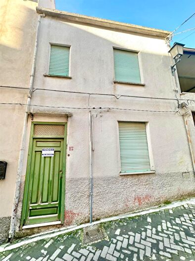 Casa con 9 locali in vendita in Giuliana