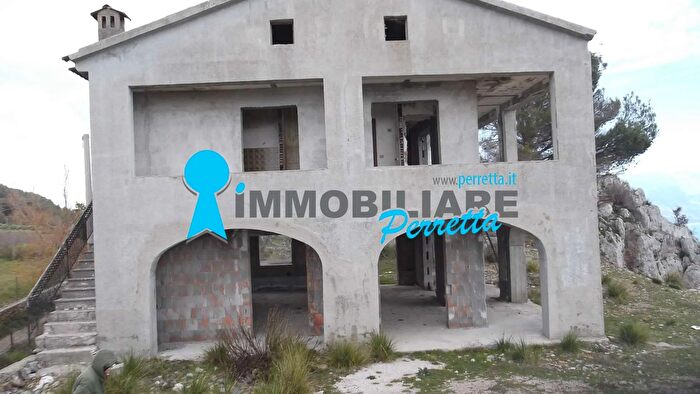 Casa con 7 locali in vendita in Localita Ciolandrea, San Giovanni A Piro