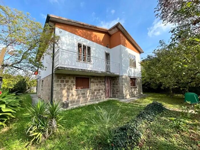 Casa con 6 locali in vendita in Canaro