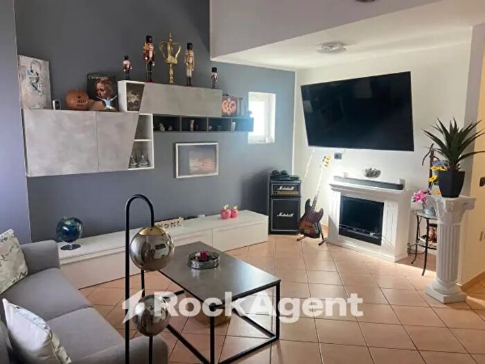 Casa quadrilocale in vendita in Via Sortino, Roma