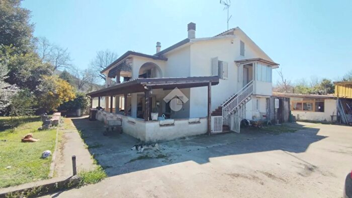 Casa con 5 locali in vendita in Via Tre Ponti, Cervaro