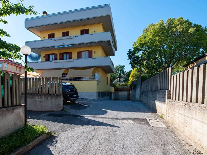 Appartamento trilocale in affitto in Via Vladimiro Riva, Zona Stadio La Fonte, Monterotondo