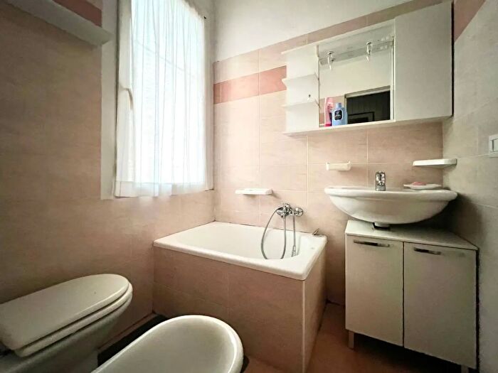 Appartamento trilocale in vendita in Via Garibaldi, Comerio