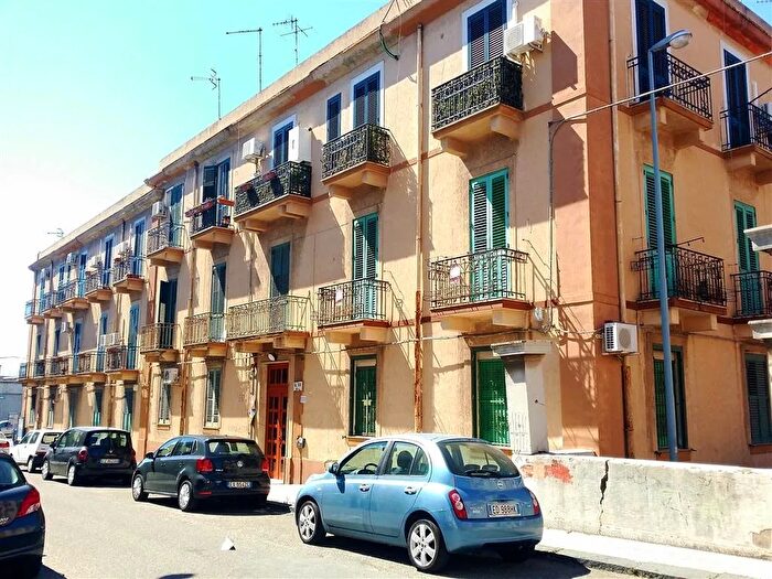 Appartamento quadrilocale in vendita in Via Lazio Isolato Messina, Messina