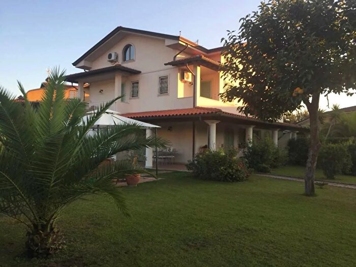 Casa quadrilocale in vendita in Via Ammiraglio Morin a, Forte Dei Marmi