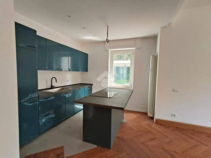 Appartamento trilocale in affitto in Via Grivola, Milano