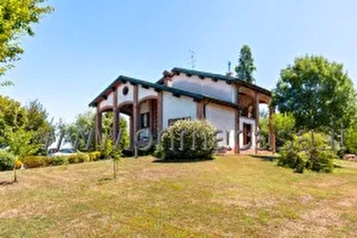 Casa con 6 locali in vendita in Via Tassarola, Rubiera