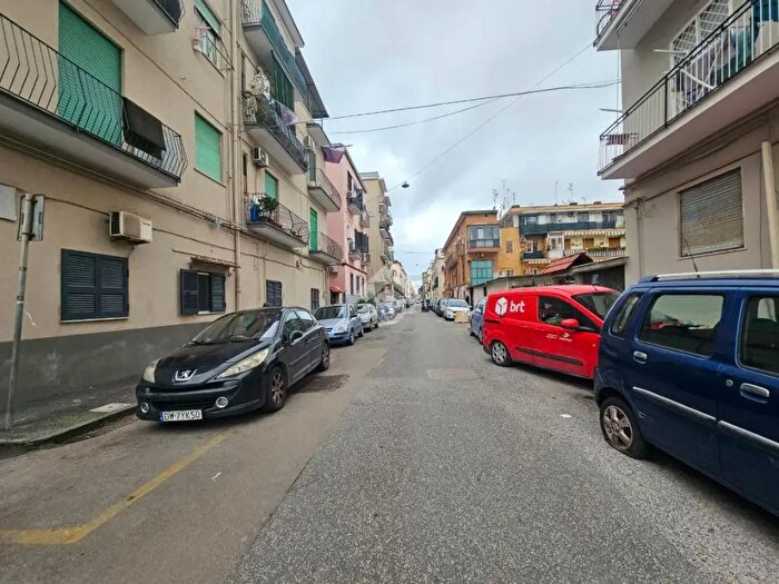 Appartamento bilocale in vendita in Traversa Eurialo, Napoli