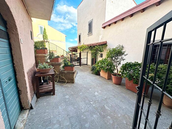 Appartamento trilocale in affitto in Via Del Santuario, Centro, Castel SantElia