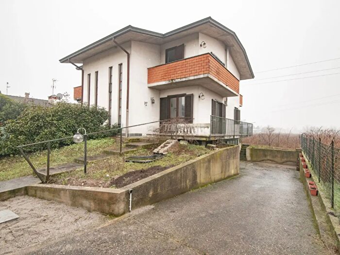 Casa trilocale in vendita in Via Treviglio, Fara Gera DAdda