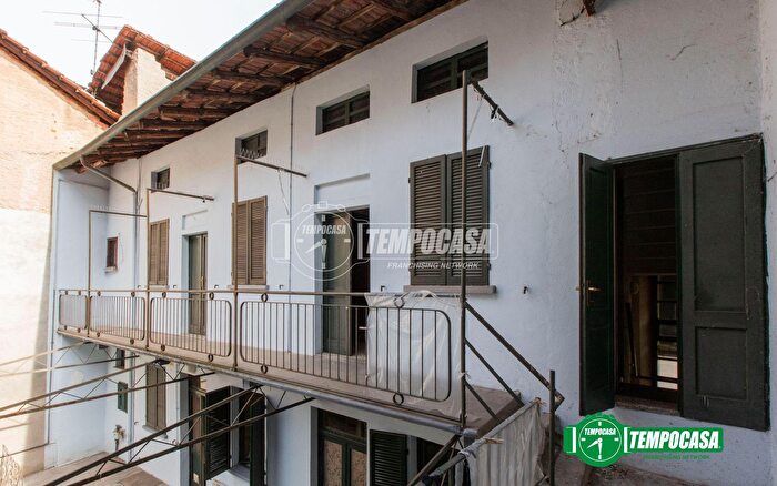 Casa con 7 locali in vendita in Via Pozzolo, Oleggio