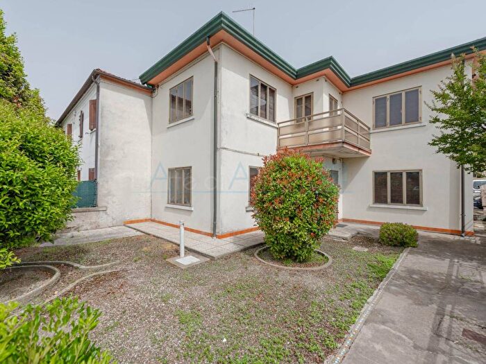 Casa con 6 locali in affitto in Via Romagna, Oriago, Mira