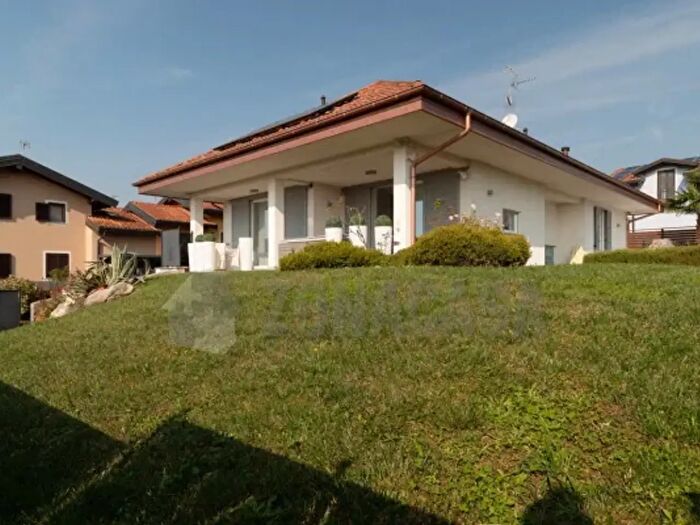 Casa trilocale in vendita in Via Monte Bianco, Pombia