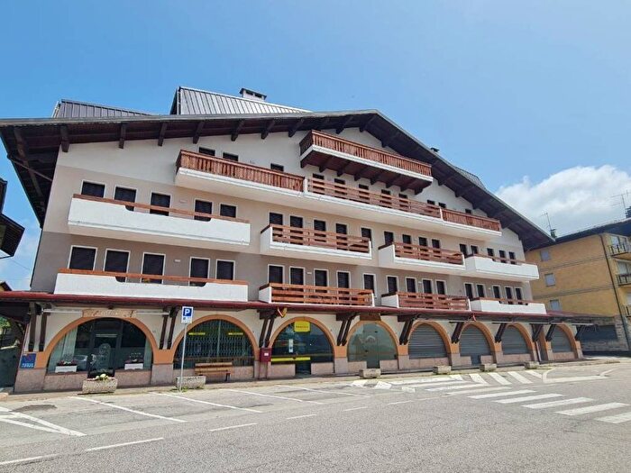 Appartamento quadrilocale in affitto in Via Romeo Sartori, Centro, Roana