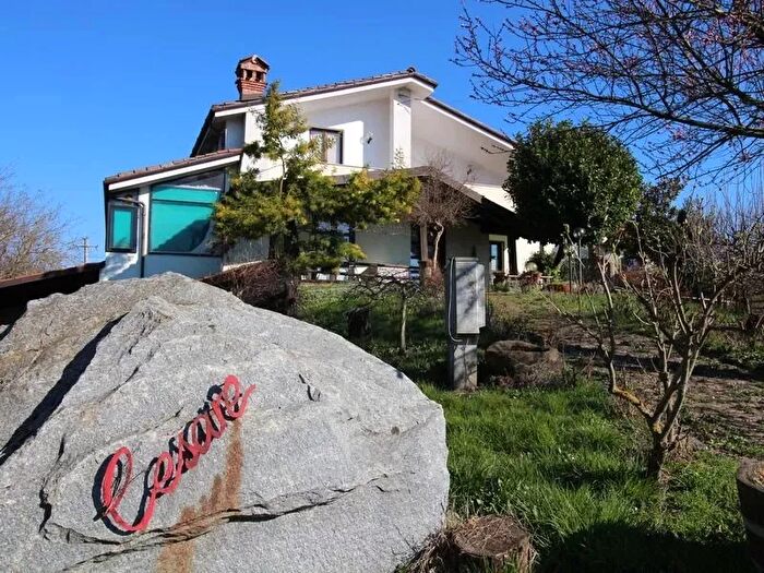 Casa con 20 locali in vendita in Albaretto Della Torre