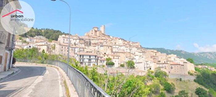 Casa con 6 locali in vendita in Via Roma, Castel Del Monte
