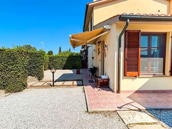 Casa con 5 locali in vendita in Via Pasubio, Cecina
