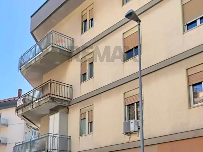 Appartamento con 6 locali in vendita in Via Filippo Paladini, Caltanissetta
