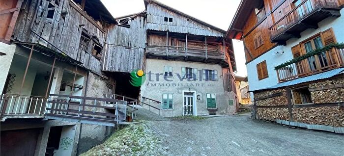 Casa con 6 locali in vendita in Croviana