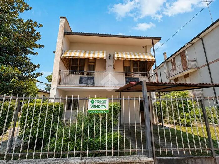 Casa con 12 locali in vendita in Via Amalasunta, Ravenna