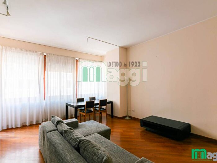 Appartamento quadrilocale in affitto in Via Vittor Pisani, Centrale, Milano