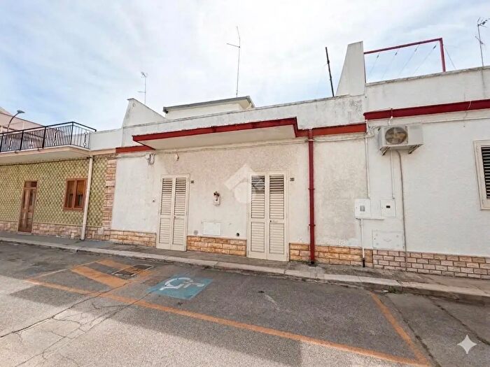 Casa bilocale in vendita in Via Fratelli Bandiera, Casamassima