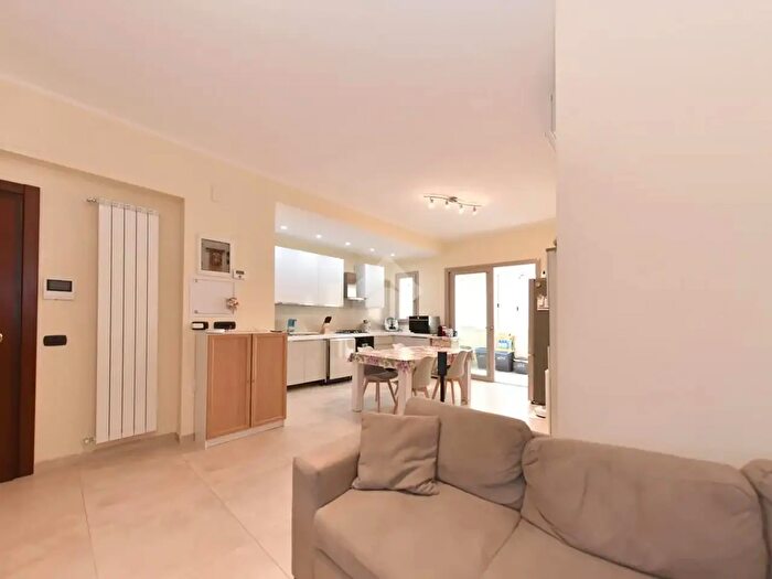 Appartamento trilocale in vendita in Via Giuseppe Sanna Randaccio, Cagliari
