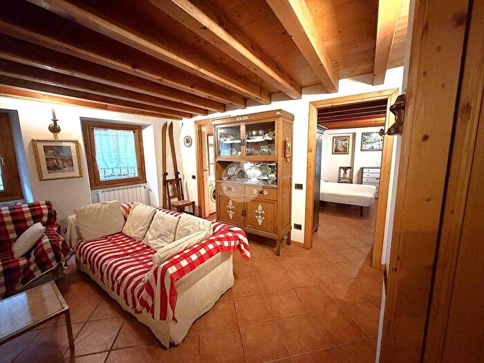 Appartamento quadrilocale in affitto in Via Castello, Centro, Ponte di Legno