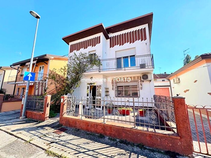 Casa quadrilocale in vendita in Lagosanto