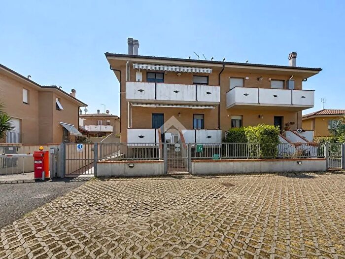 Casa quadrilocale in vendita in Via Don Luigi Sturzo, Collesalvetti