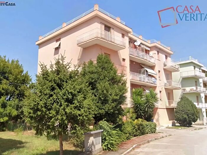 Appartamento quadrilocale in vendita in Via Osoppo, Falconara Marittima
