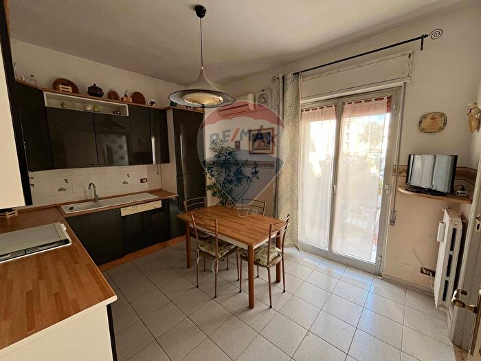 Appartamento con 6 locali in vendita in Via Pietro Mascagni, Ragusa
