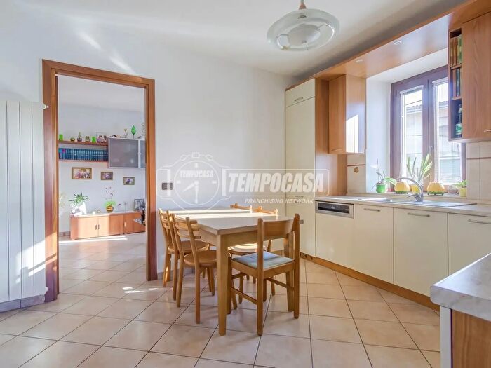 Appartamento quadrilocale in vendita in Via Cartiera, Luino