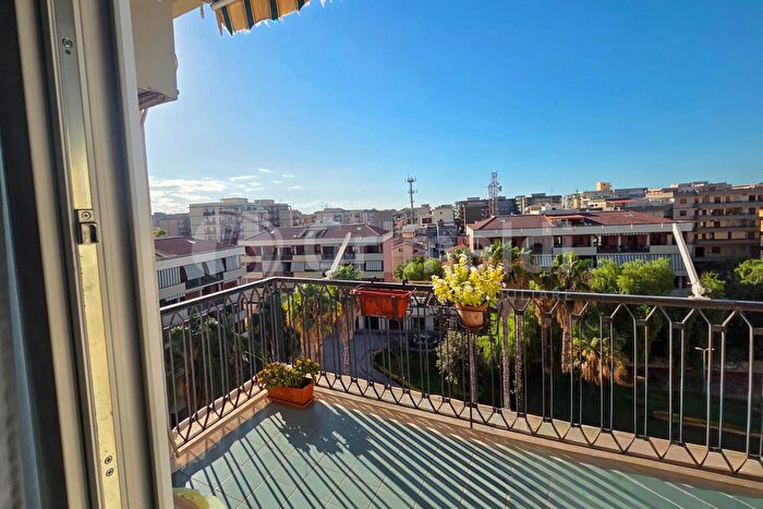 Appartamento con 9 locali in vendita in Viale Scala Greca, Siracusa