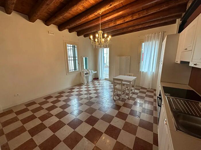 Appartamento bilocale in affitto in Via Roma, Castello Di Godego