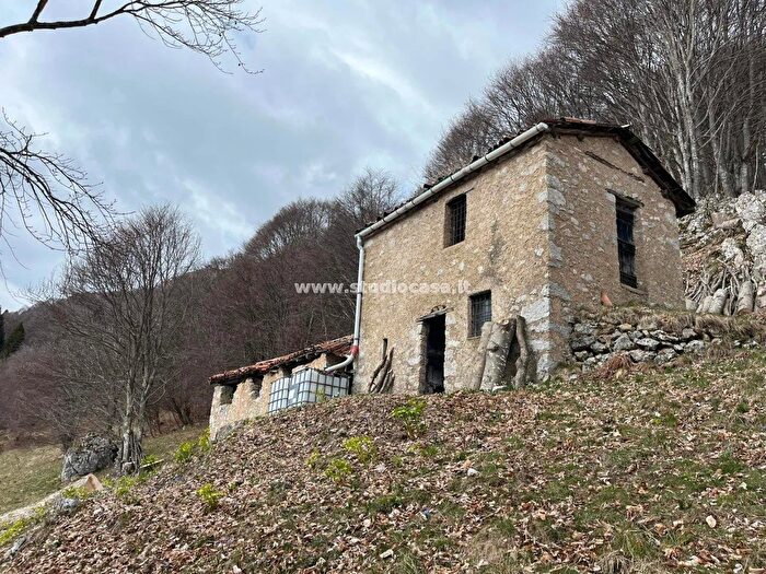 Casa trilocale in vendita in Loc Cimapale, Taleggio