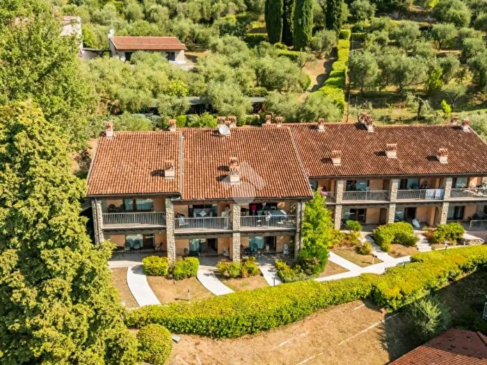 Appartamento quadrilocale in vendita in Via Panoramica, Gardone Riviera