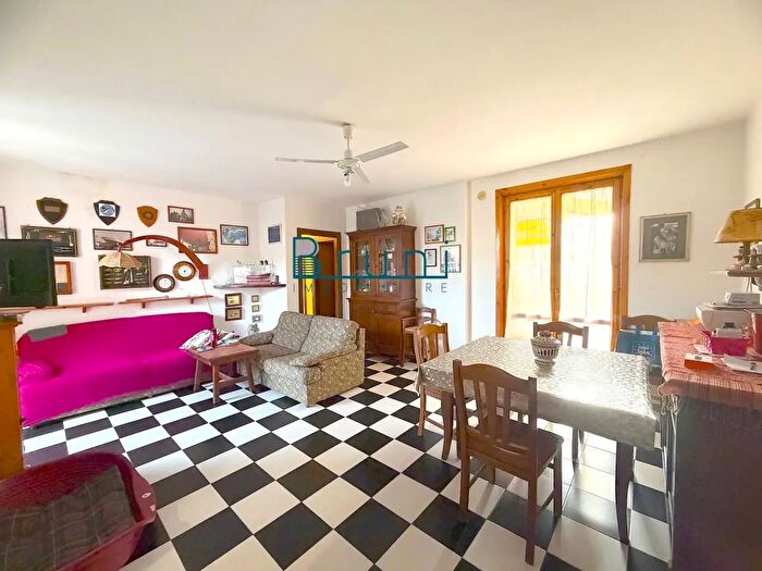 Appartamento con 6 locali in vendita in Via Fratelli Rosselli, Grottammare