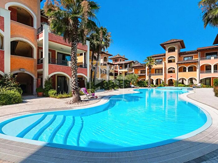 Appartamento trilocale in vendita in Lungolago Zanardelli, Toscolano Maderno