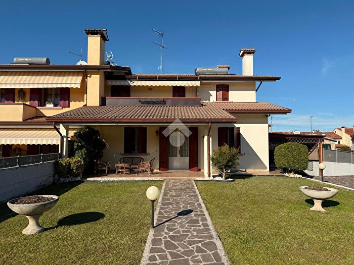 Casa quadrilocale in vendita in Via Caseggiato, Villorba