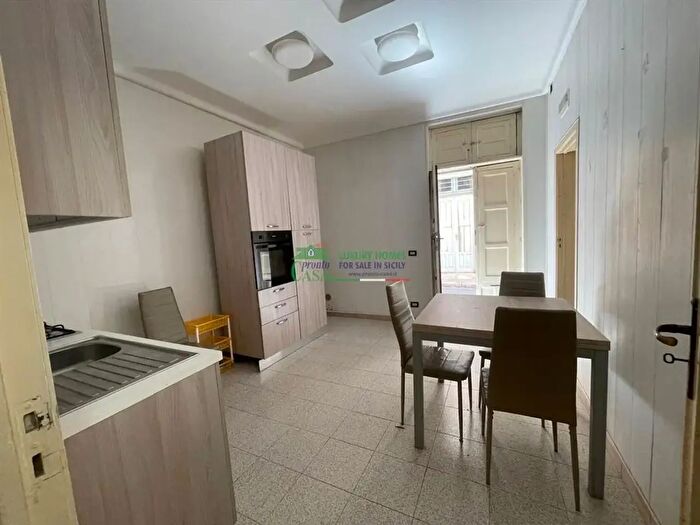 Casa quadrilocale in vendita in Via della Riscossa, Ragusa