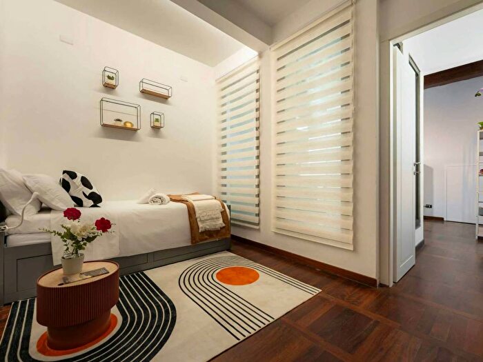 Appartamento trilocale in affitto in Via Palazzuolo, Borgo Ognissanti Il Prato, Firenze