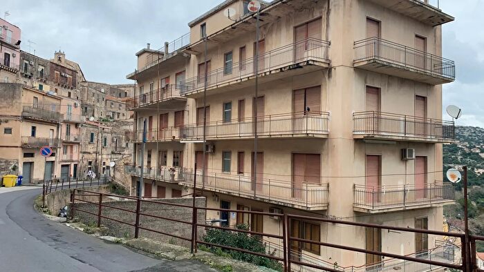 Appartamento quadrilocale in vendita in Via Fontana, Modica