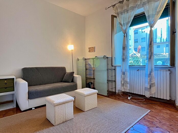 Appartamento trilocale in vendita in Via Montebello, Livorno