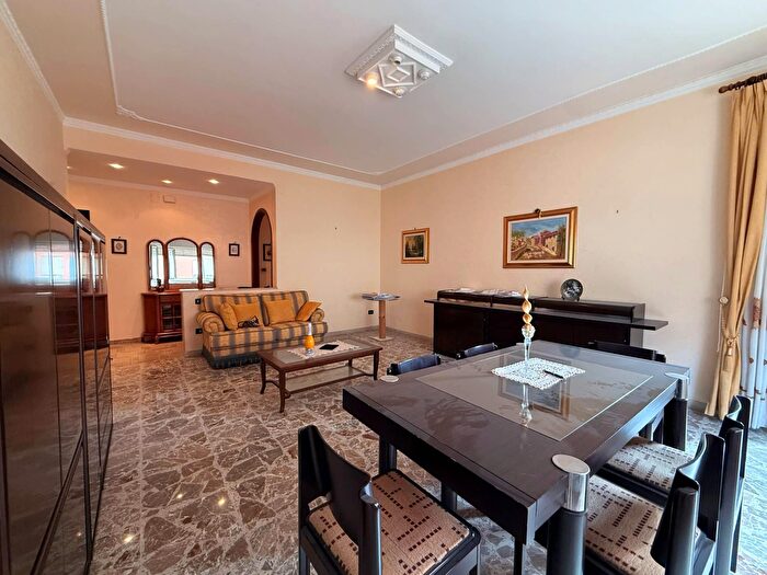 Appartamento quadrilocale in vendita in Via Sebastiano Olivieri, Siracusa