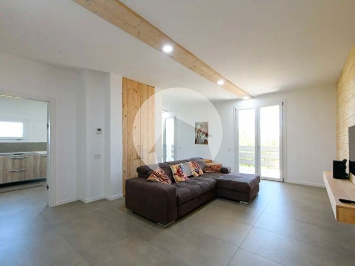 Casa con 8 locali in vendita in Via Roncaglio Verlano, Canossa