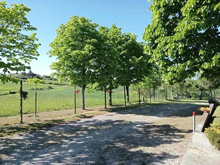 Casa con 8 locali in vendita in Conzano