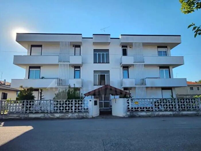 Appartamento trilocale in vendita in Via Isonzo, Samarate
