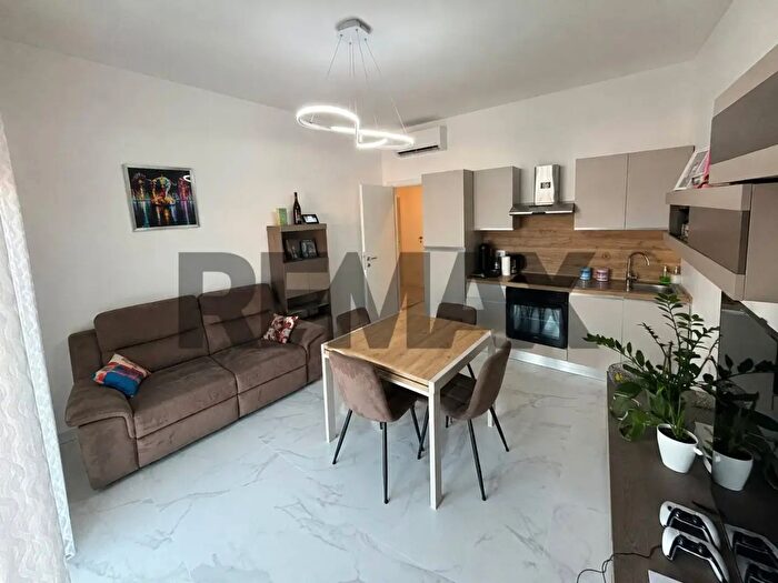 Appartamento trilocale in vendita in Via S Rita da Cascia Vigevano Pv, Vigevano