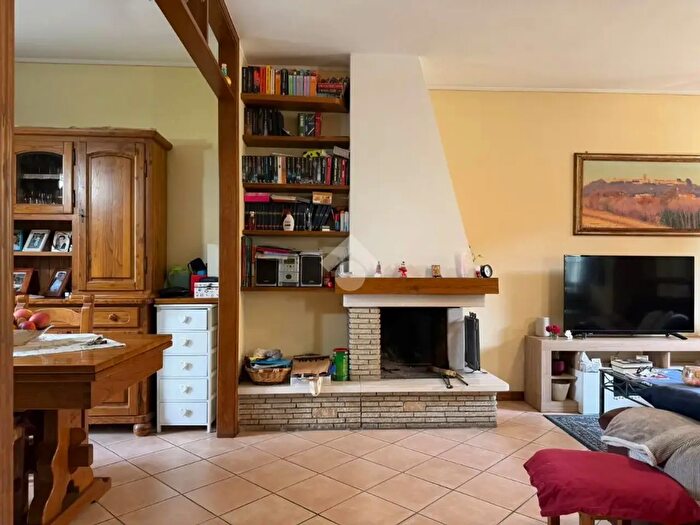 Casa quadrilocale in vendita in Via Lucchese Romana, Altopascio